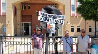 Manisa'da BBP'liler Adliye Önüne Siyah Çelenk Bıraktı