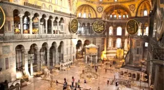 Ayasofya'da 85 Yıl Sonra Sabah Ezanı Okundu