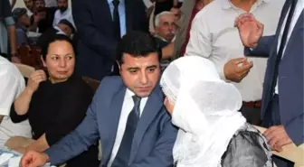 Hdp Eş Genel Başkanı Selahattin Demirtaş İftarını Silopi'de Yaptı