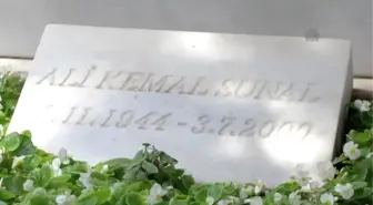 Kemal Sunal Mezarı Başında Anıldı