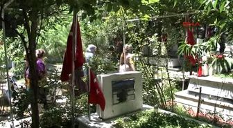 İzmir - Bayram Öncesi Kadifekale Şehitliği'nde Acı Buluşma