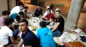 Veysipaşa Camii Cemaati Son Sahuru Birlikte Yaptı