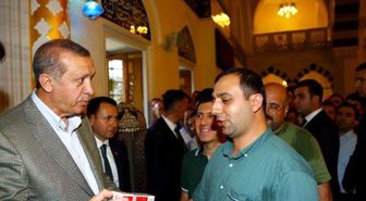 Erdoğan'dan Bayramlaştığı Kişiye Sigara Uyarısı