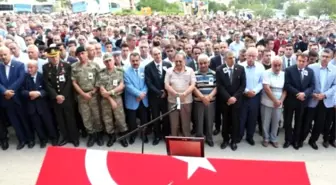 Giresun'da Düşen Helikopterin Şehit Pilotu Yarbay Özer Gözyaşlarıyla Toprağa Verildi