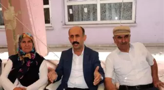 HDP'liler Bayramlaşma Töreninde Polislere Şeker İkram Etti