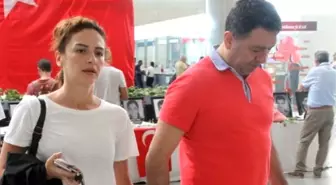 Sinem Öztürk Eşiyle Atatürk Havalimanı'nda Duygusal Anlar Yaşadı