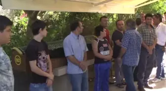 Cezaevinden Özel İzin Alıp Çocuklarının Cenazesine Katıldı