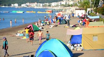 Marmaris'te Yer Kalmadı, Tatilciler Plajlarda Konakladı