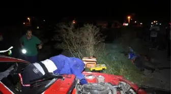 Otomobil Yolda Kenarında Duran TIR'a Çarptı: 4 Ölü, 1 Yaralı