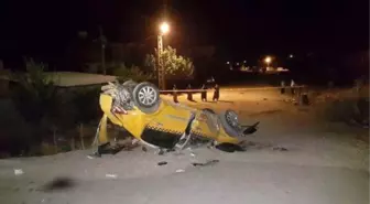 Motosiklete Çarpan Ticari Taksi Takla Attı: 2 Ölü, 6 Yaralı