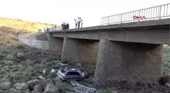 Şanlıurfa - Siverek?te Otomobil Dere Yatağına Uçtu 1 Ölü, 4 Yaralı
