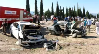 Burdur'da Otomobiller Kafa Kafaya Çarpıştı: 2 Ölü, 7 Yaralı