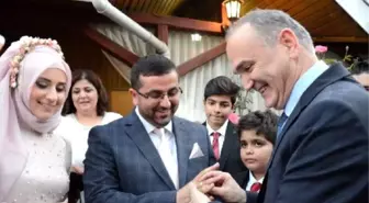 Bakan Özlü, Yardımcı Doçente Kız İstedi