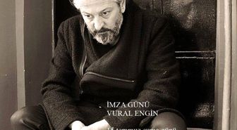 Dadaş Şair Kitaplarını İmzalıyor