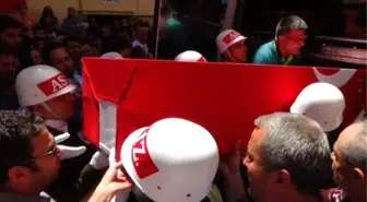 Şehit Cenazesinde Akılalmaz Kaza! Askerin Ayağı Top Arabasının Altında Kaldı