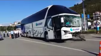 Giresun'da Otobüs ile Minibüs Çarpıştı: 24 Yaralı