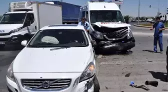 Ambulansla Otomobil Çarpıştı: 5 Yaralı