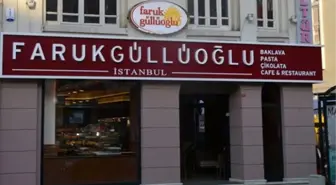 Ünlü Baklavacı Faruk Güllüoğlu'nda Gece Yarısı Tabela 'Operasyonu'