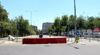 Diyarbakır 'Diken' Üstünde! Valilik Önündeki 2. Şerit de Kapatıldı