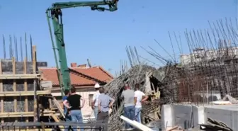 Otopark İnşaatında Beton Kalıp Çöktü, 3 İşçi Yaralandı