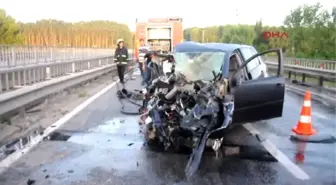 Sakarya Bahçe Duvarına Çarpan Kamyonet Takla Attı 1 Ölü, 1 Yaralı