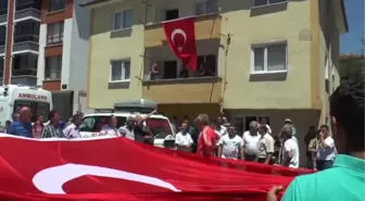 Vali Baruş, Şehit Polis Özen'in Ailesine Başsağlığı Ziyaretinde Bulundu