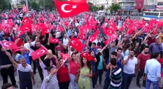 Uşak'ta 5 Bin Kişi Darbe Girişimini Protesto Etti