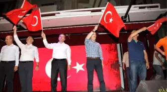 Balıkesirli Vatandaşların Demokrasi Nöbeti Sürüyor