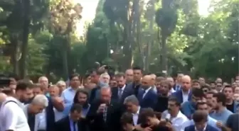 Erdoğan, Erol Olçak'ın Kabri Başında Kur'an-ı Kerim Okudu