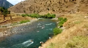 Pet Şişe Dolu Torbayla Rafting Heyecanı