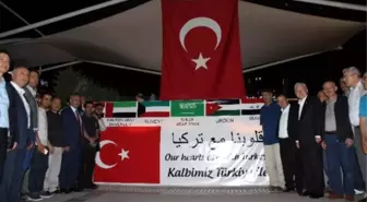 Arap Dünyasından Demokrasi Nöbetine Pankartlı Destek