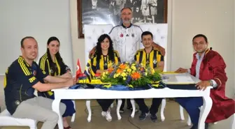 Genç Çift Nikah Masasına Fenerbahçe Formasıyla Oturdu