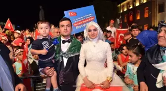 Nikahtan Sonra Soluğu Demokrasi Nöbetinde Aldılar