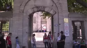 11. Cumhurbaşkanı Gül, Cuma Namazını Sultanahmet Camisi'nde Kıldı - İstanbul