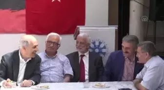 Fetö'nün Darbe Girişimine Karşı Yazarlardan 'Şahitlik Bildirisi'