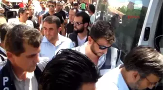 Adana'da Gözaltındaki Gazeteciler Adliyeye Sevk Edildi