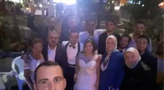 Gelin ve Damat Demokrasi Nöbetinde