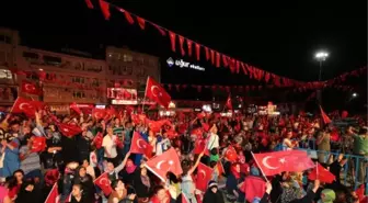 Abdurrahman Dilipak Ve Sibel Eraslan Ümraniye Meydanı'ndaydı