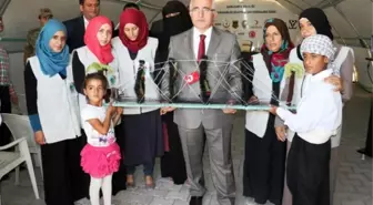 Suriyeliler Şanlıurfa Valisine Darbe Girişiminin Sembolü Boğaz Köprüsü'nün Maketini Hediye Etti