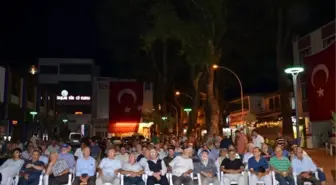 Demokrasi Nöbetinde Minik Elif'den İstiklal Marşı