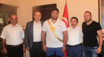 Kırkpınar Başpehlivanı Recep Kara'nın İsmi Memleketinde Spor Salonuna Verilecek