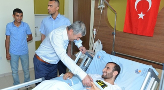 Polat, Darbecilerin Yaraladığı Enes'i Ziyaret Etti