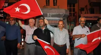 Şehit Babası Her Akşam Demokrasi Nöbeti Tutuyor