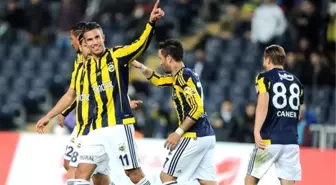 İskoç Taraftarlar, Robin van Persie Formaları Bastırıyor