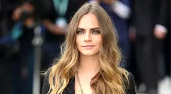 Çıplak Poz Veren Cara Delevingne'den Bekaret İtirafı