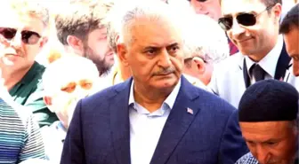 Başbakan Yıldırım Tanktan Düşerek Ağır Yaralanan Çetin Yıldız'ı Ziyaret Etti