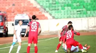 Diyarbekirspor'un Futbolcuları Kapışılıyor