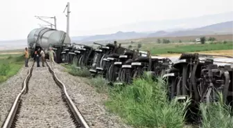 Yozgat'ta Yük Treni Raydan Çıktı; 7 Vagon Devrildi