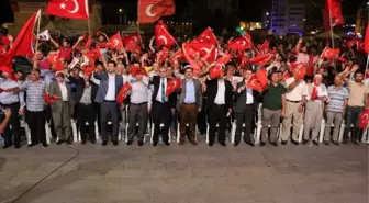 Demokrasi Nöbetinin 22'nci Gecesinde de Rabia Meydanı Doldu