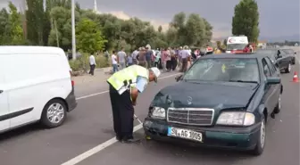 Otomobil Motosikletle Çarpıştı: 1 Ölü